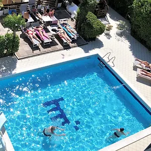 https://hotel-marzia.emilia-romagnahotels.net